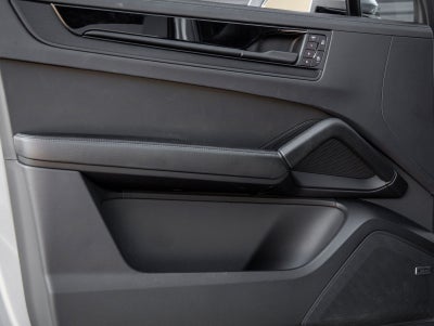 2025 Porsche Cayenne GTS