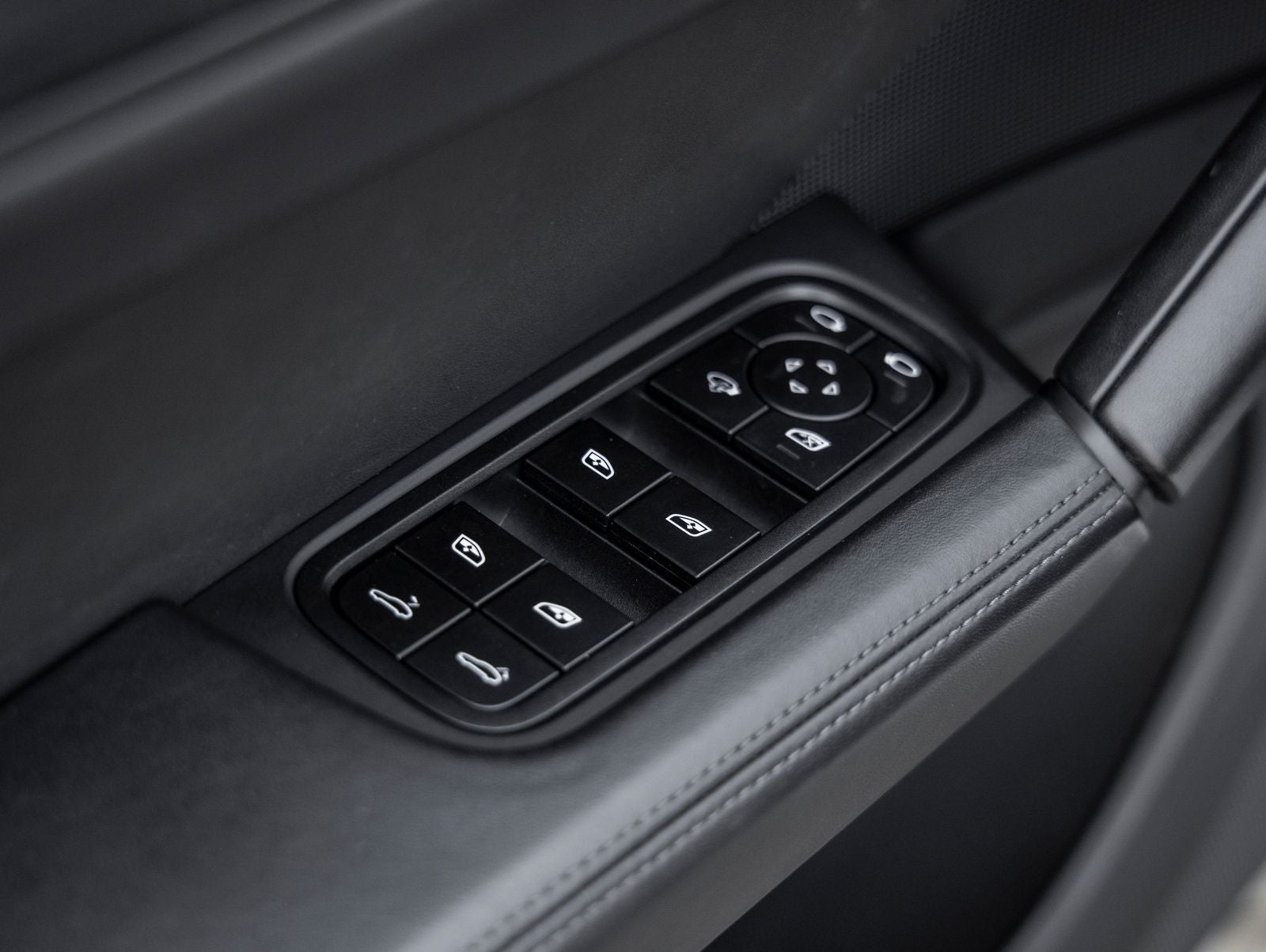 2025 Porsche Cayenne GTS