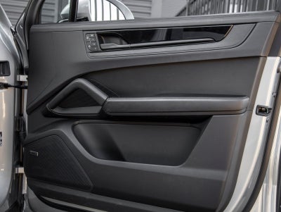 2025 Porsche Cayenne GTS