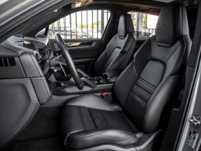 2025 Porsche Cayenne GTS