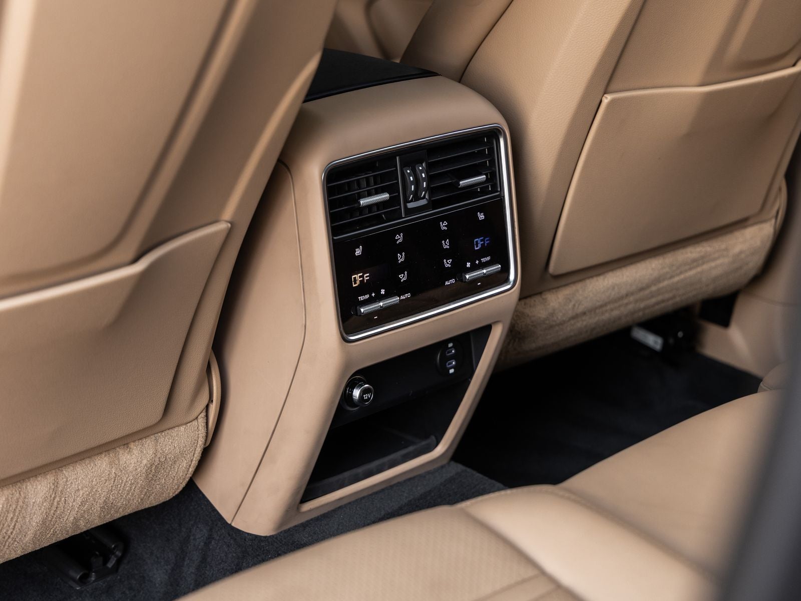 2023 Porsche Cayenne Cayenne GTS (MY23)