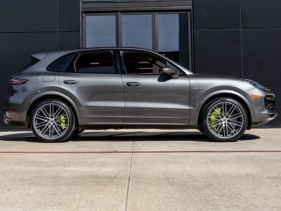 2023 Porsche Cayenne E-Hybrid Cayenne Turbo S E-Hybrid (MY23)