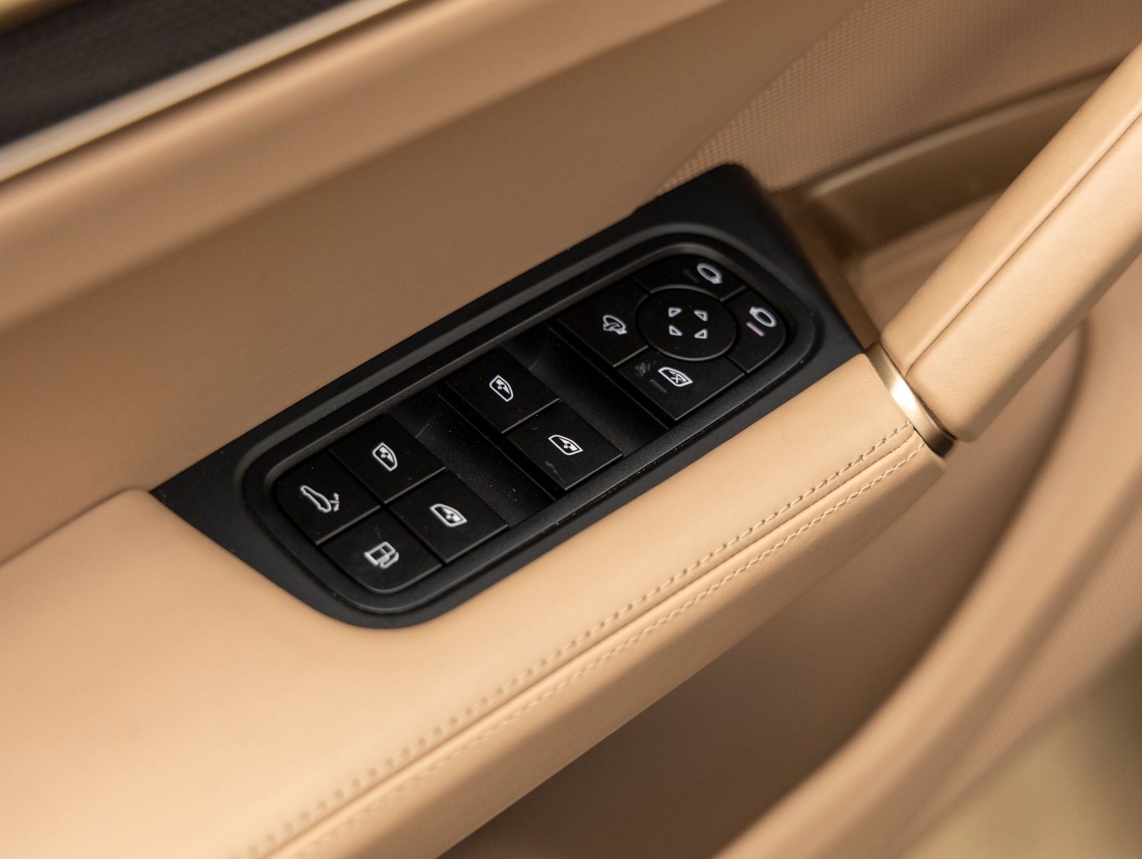 2025 Porsche Cayenne E-Hybrid Turbo