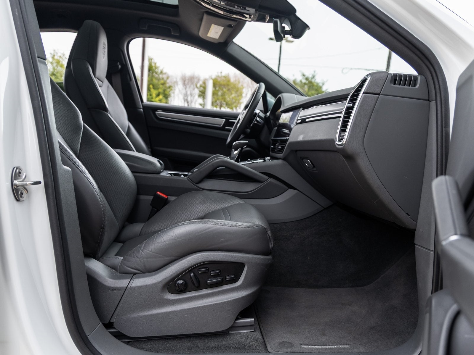 2022 Porsche Cayenne Coupe Cayenne Coupe Platinum Edition