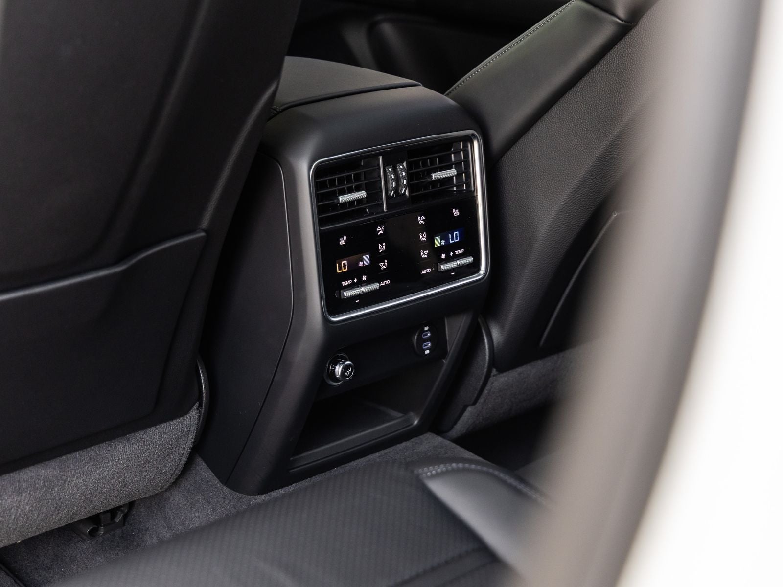 2023 Porsche Cayenne Cayenne S Coupe Platinum Edition