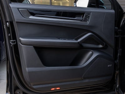 2025 Porsche Cayenne Coupe GTS