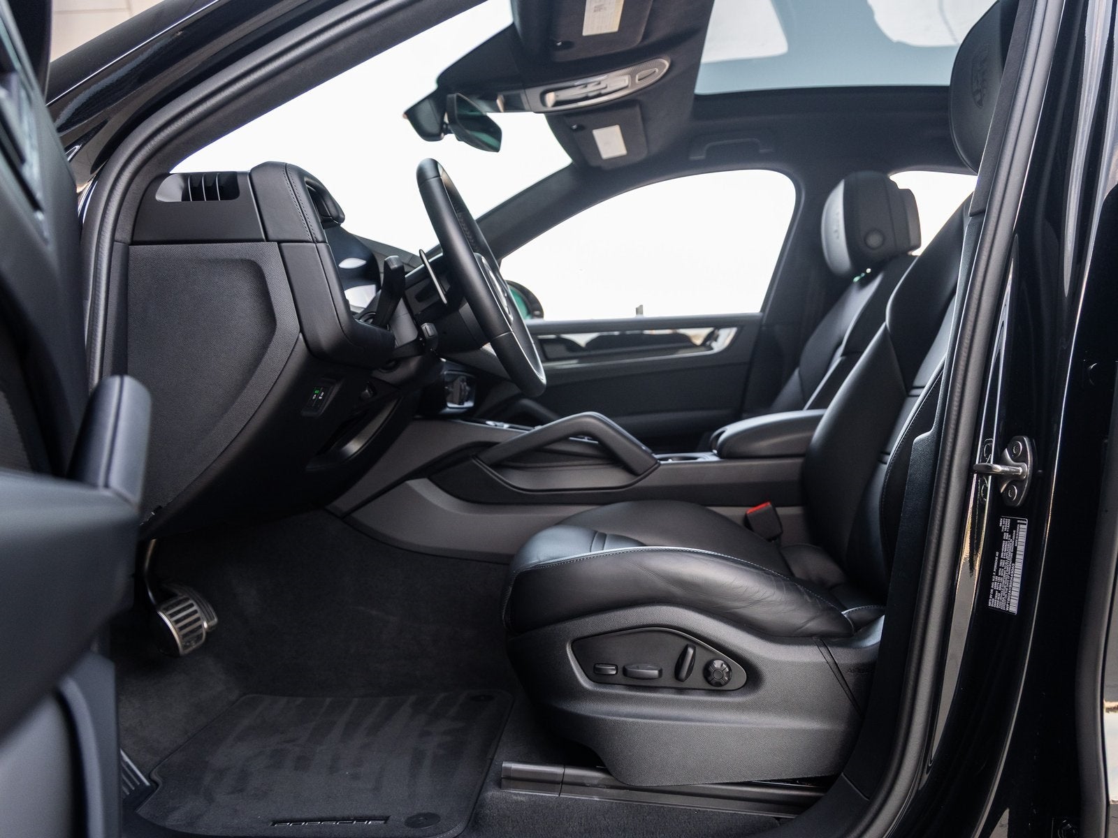 2025 Porsche Cayenne Coupe GTS