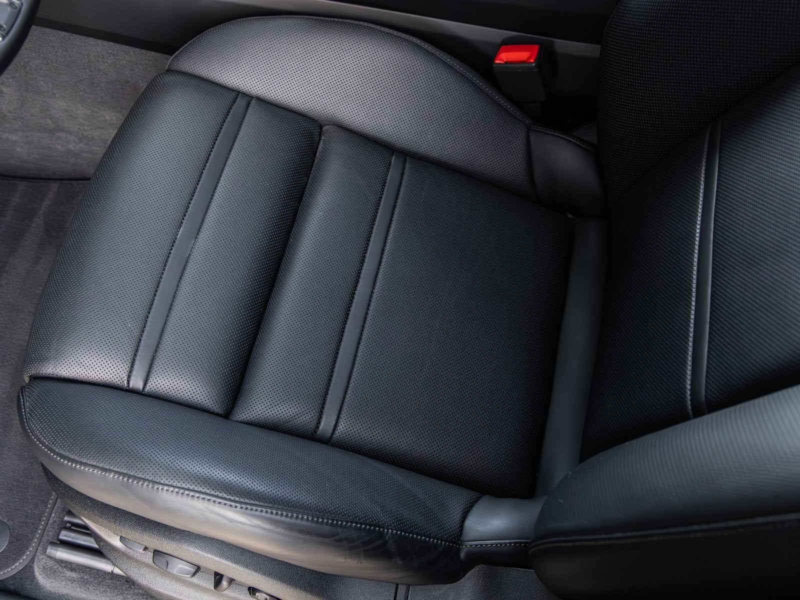 2025 Porsche Cayenne Coupe GTS