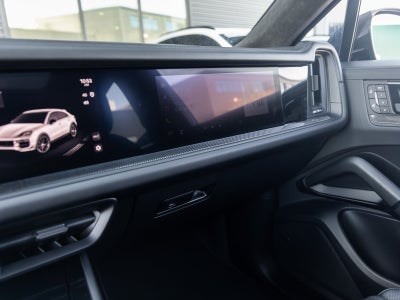 2025 Porsche Cayenne Coupe GTS