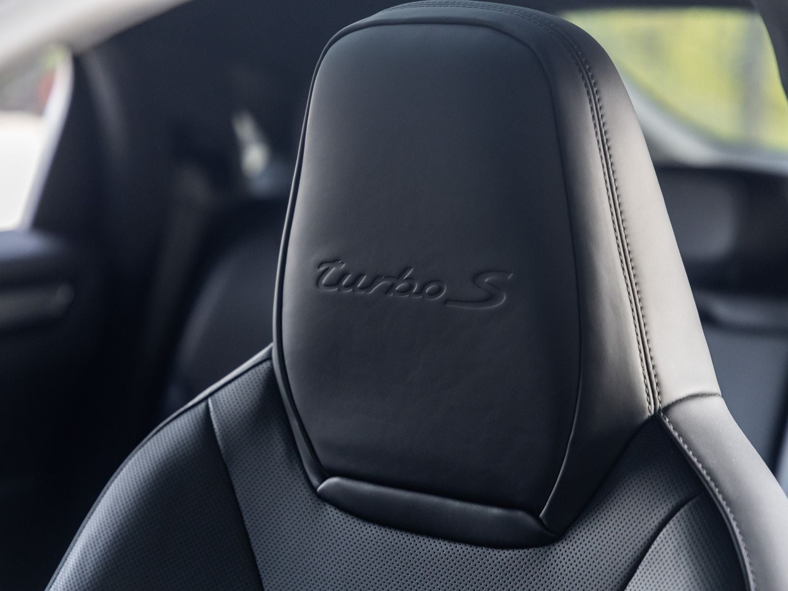 2023 Porsche Cayenne Turbo S E-Hybrid Coupe
