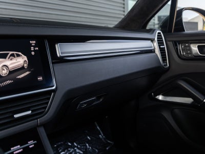 2023 Porsche Cayenne Turbo S E-Hybrid Coupe