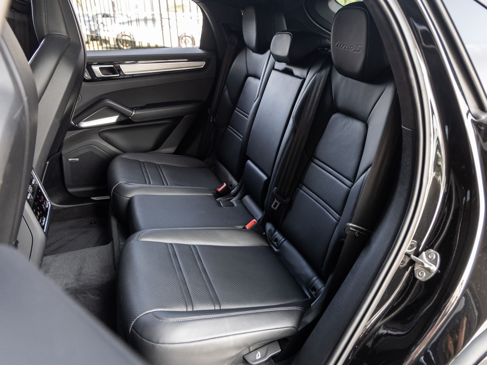 2023 Porsche Cayenne Turbo S E-Hybrid Coupe