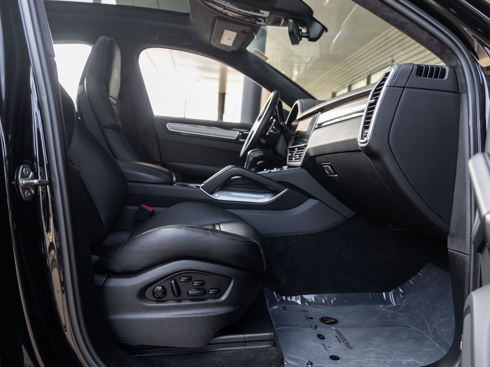 2023 Porsche Cayenne Turbo S E-Hybrid Coupe