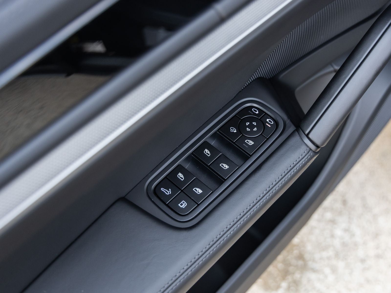 2025 Porsche Cayenne S E-Hybrid Coupe