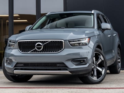 2021 Volvo XC40 Momentum