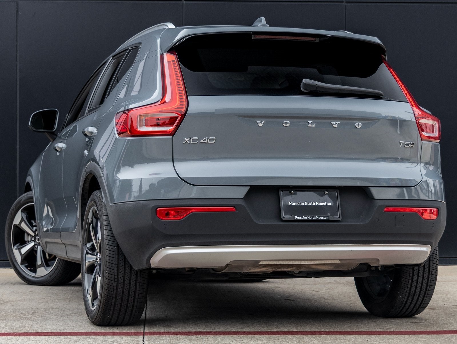 2021 Volvo XC40 Momentum